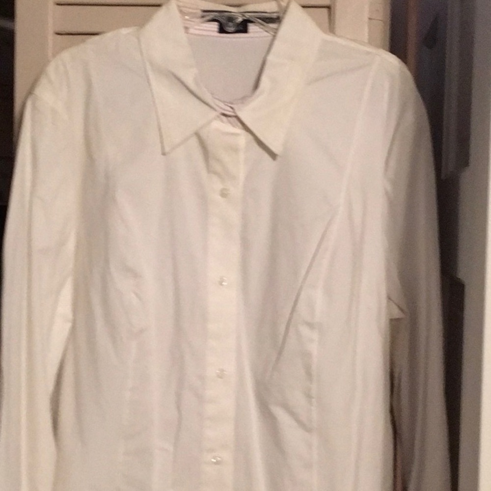 EUC, PERRY ELLIS,WHITE COTTON LONG SLEEVES,BUTTON DOWN FRONT,PRINCESS SEAMS